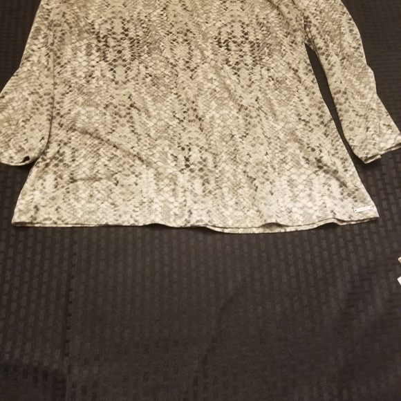 Tahari blouse - Picture 3 of 5